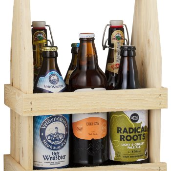 Pallegaven i tr� med 6 x 50 cl europ�iske �l